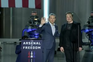–! Make Star Trek Real התמונה מתוך השידור החי של דברי שר ההגנה האמריקאי, יוטיוב.
